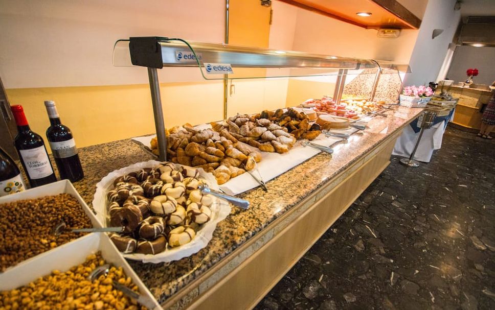 Buffet Photo