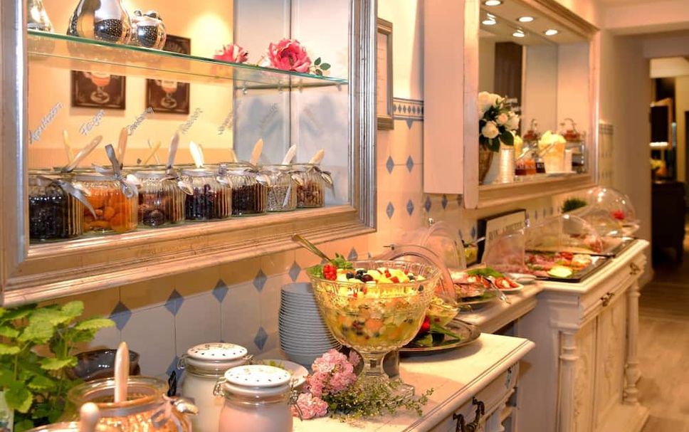 Buffet Photo