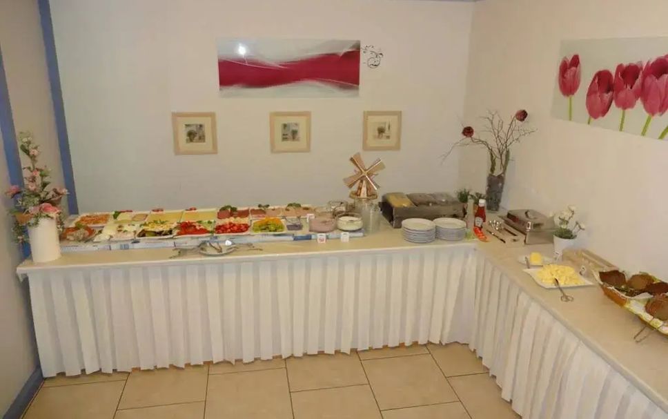 Buffet Photo