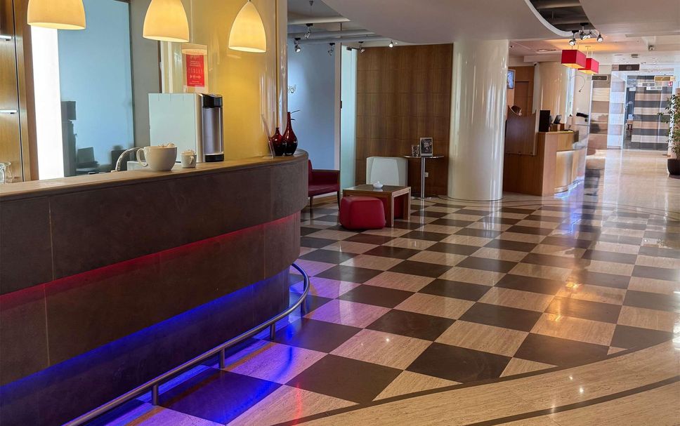 Front desk Photo