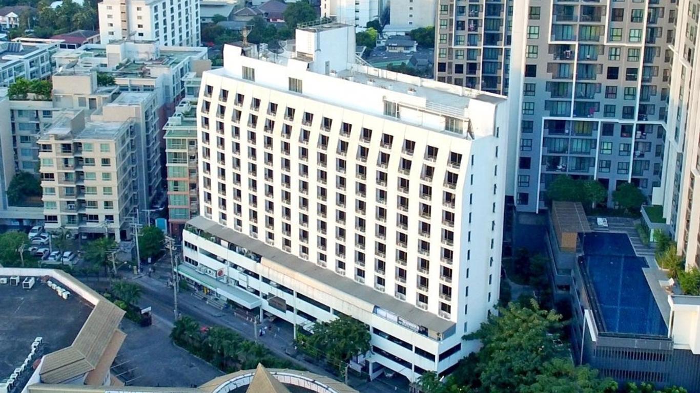 Watana Hotel