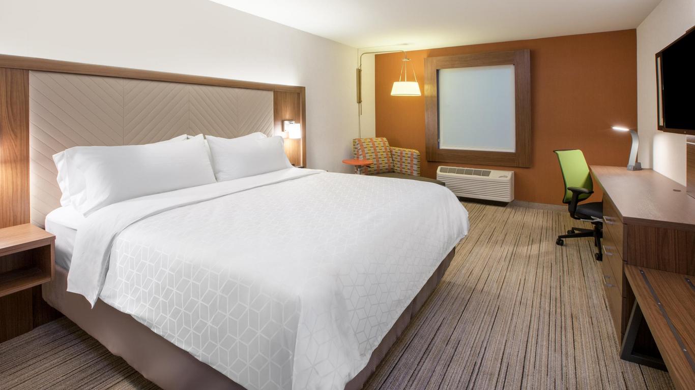 Holiday Inn Express & Suites Del Rio, An IHG Hotel