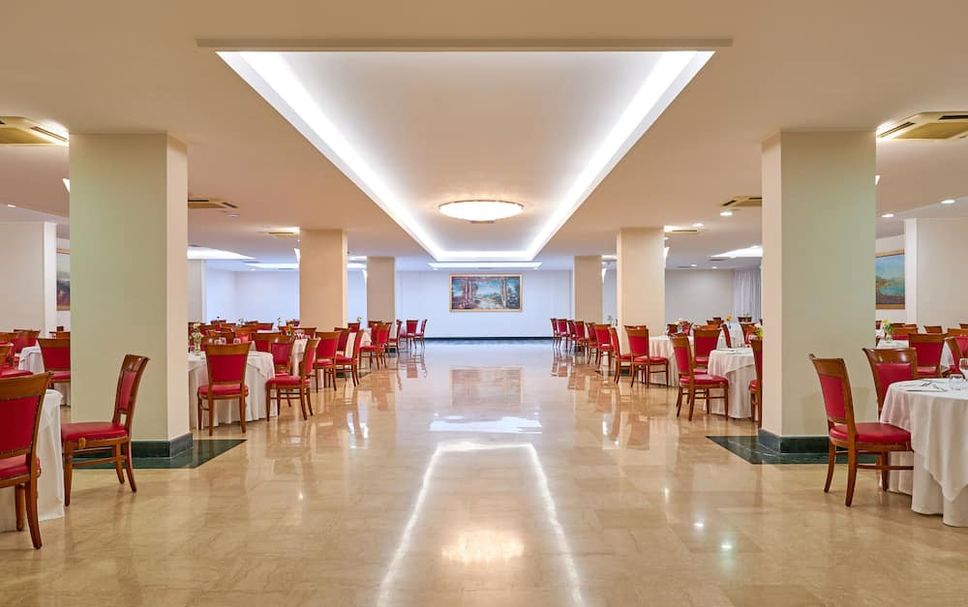 Banquet hall Photo