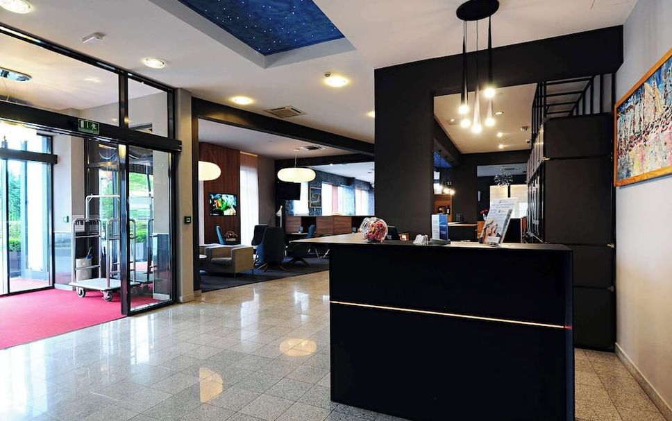 Front desk Photo