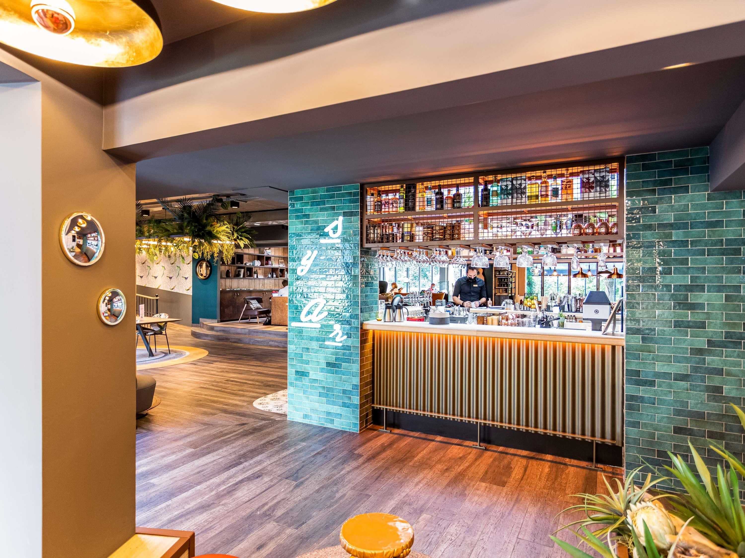Bar Photo