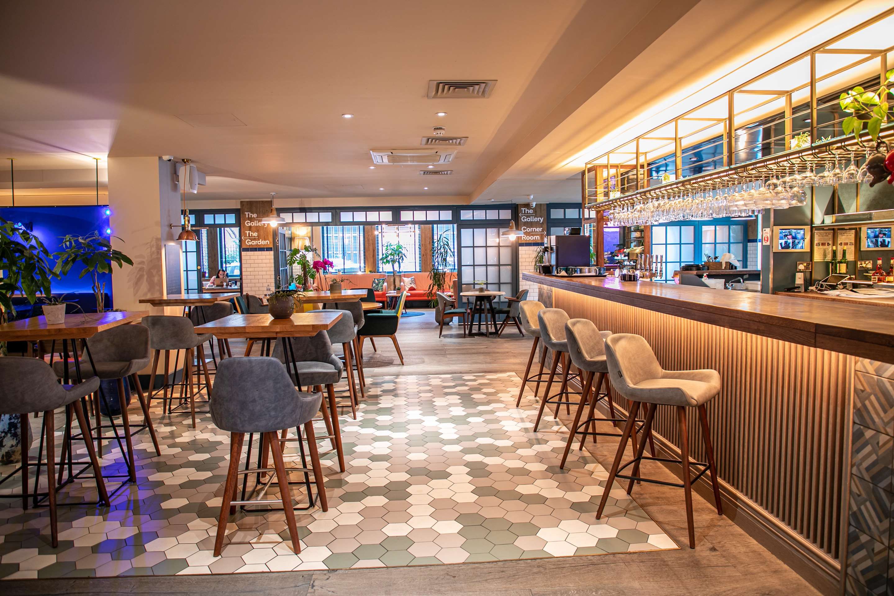 Bar