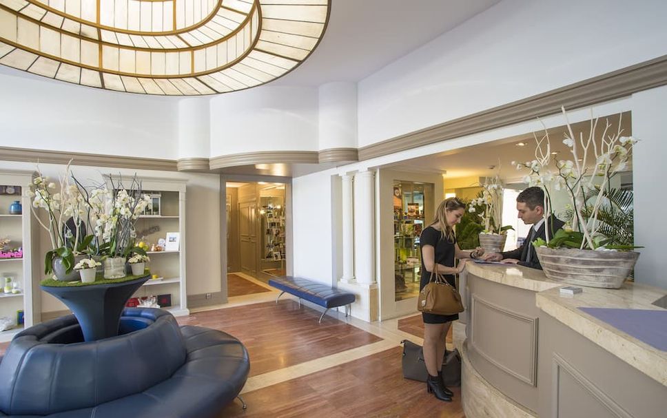 Front desk Photo