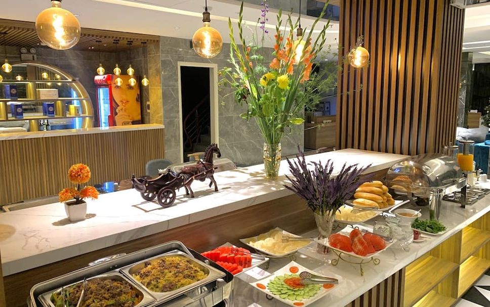 Buffet Photo