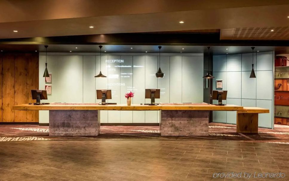 Front desk Photo