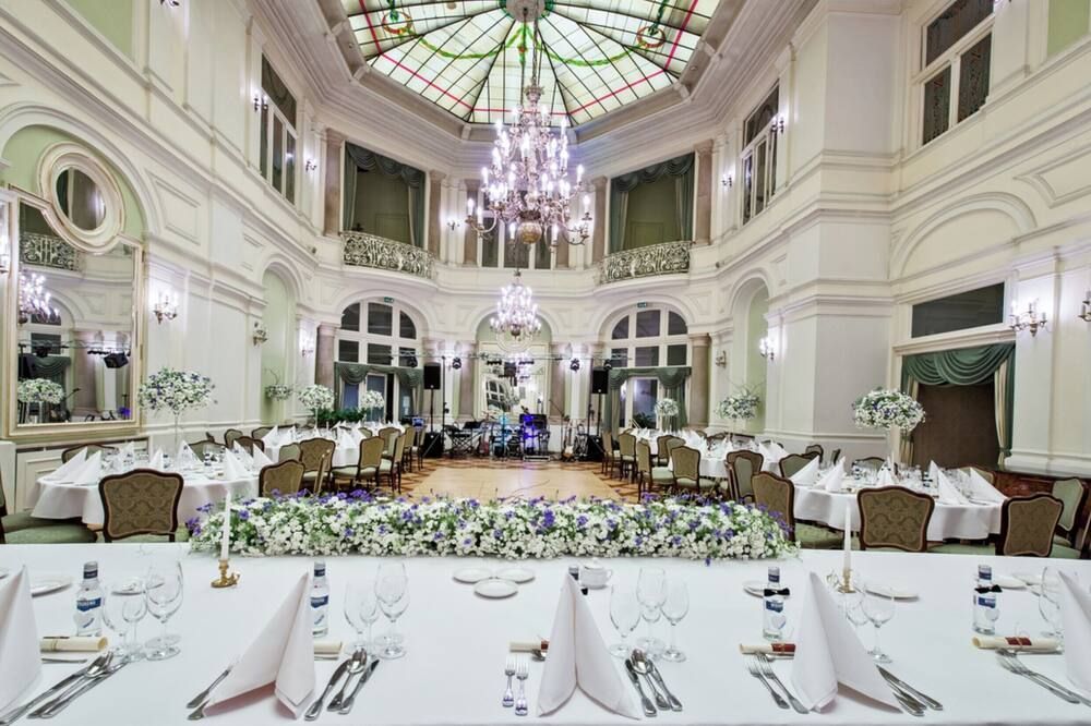 Banquet hall