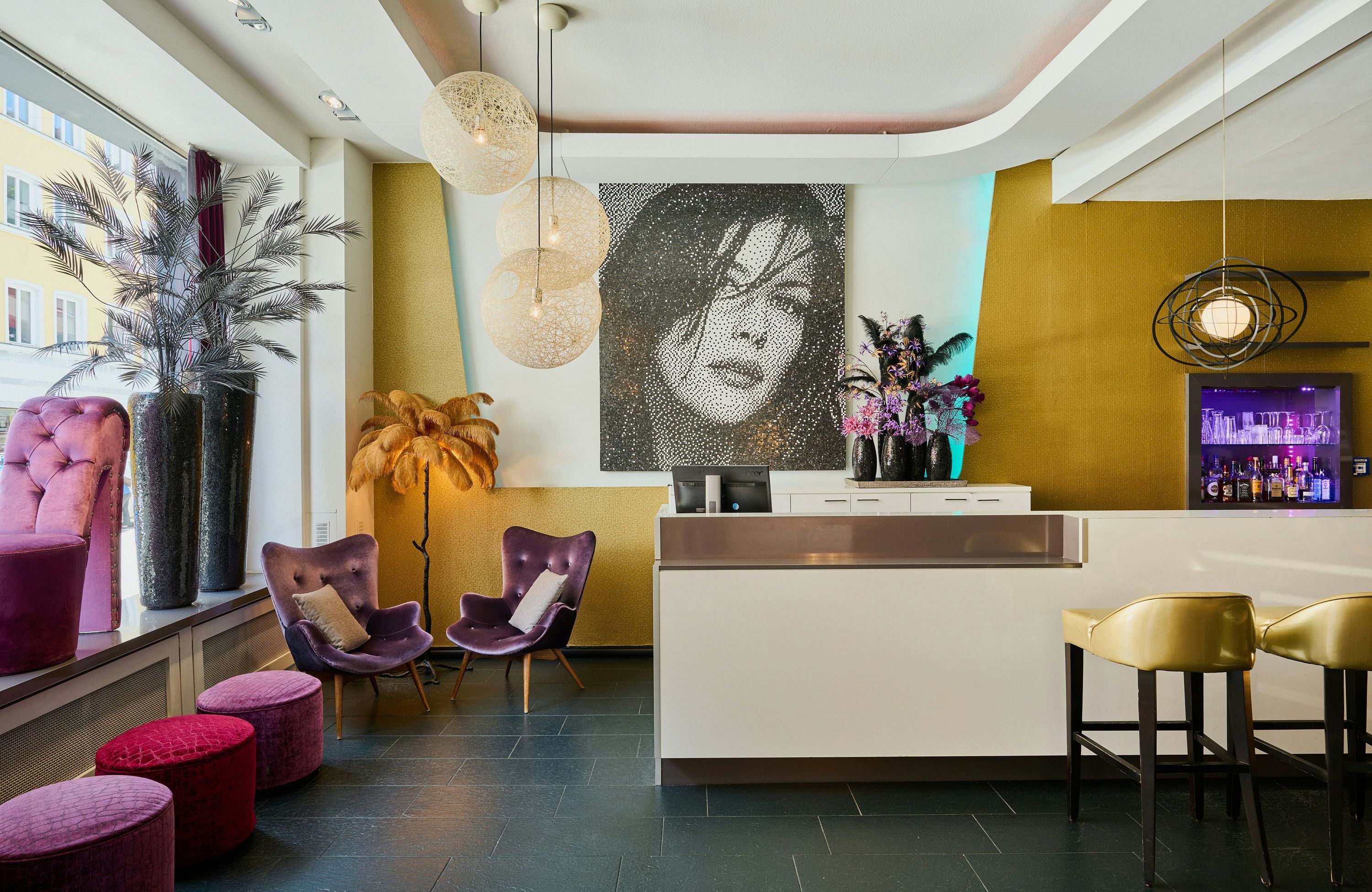 Front desk Photo
