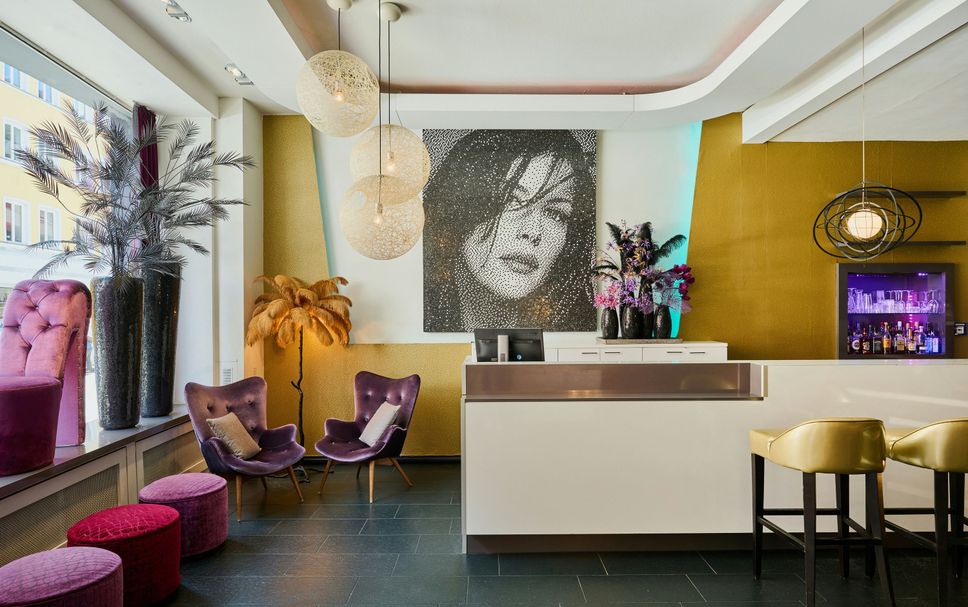 Front desk Photo