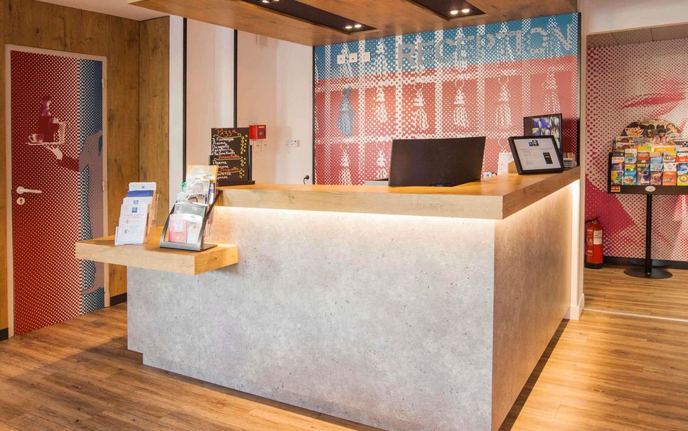 Front desk Photo