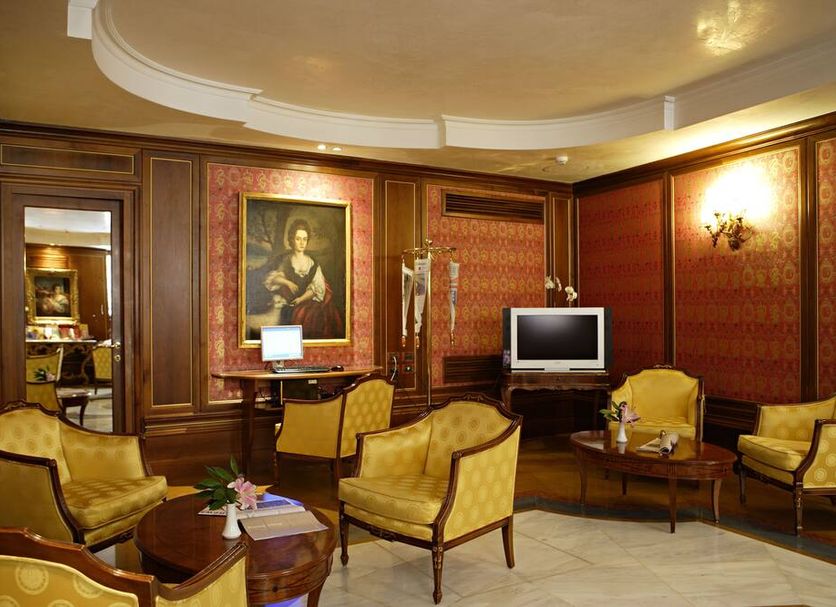 Lounge Photo