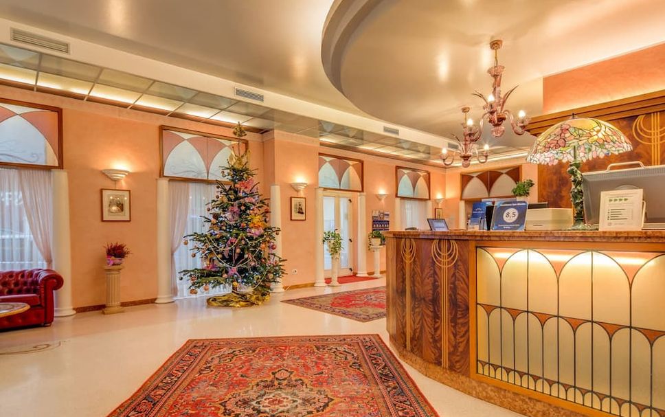Front desk Photo