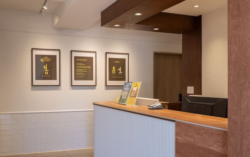 Front desk Photo