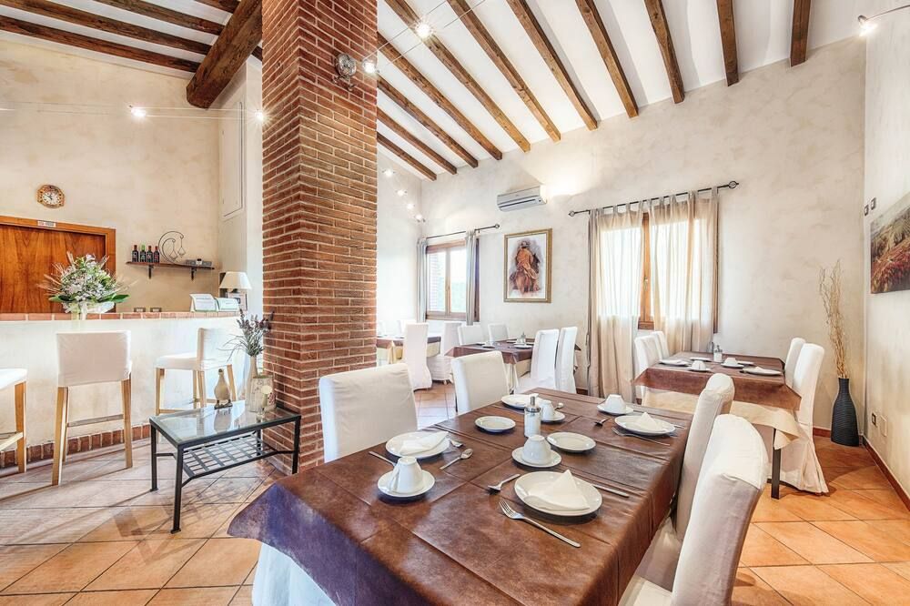 Dining room Photo