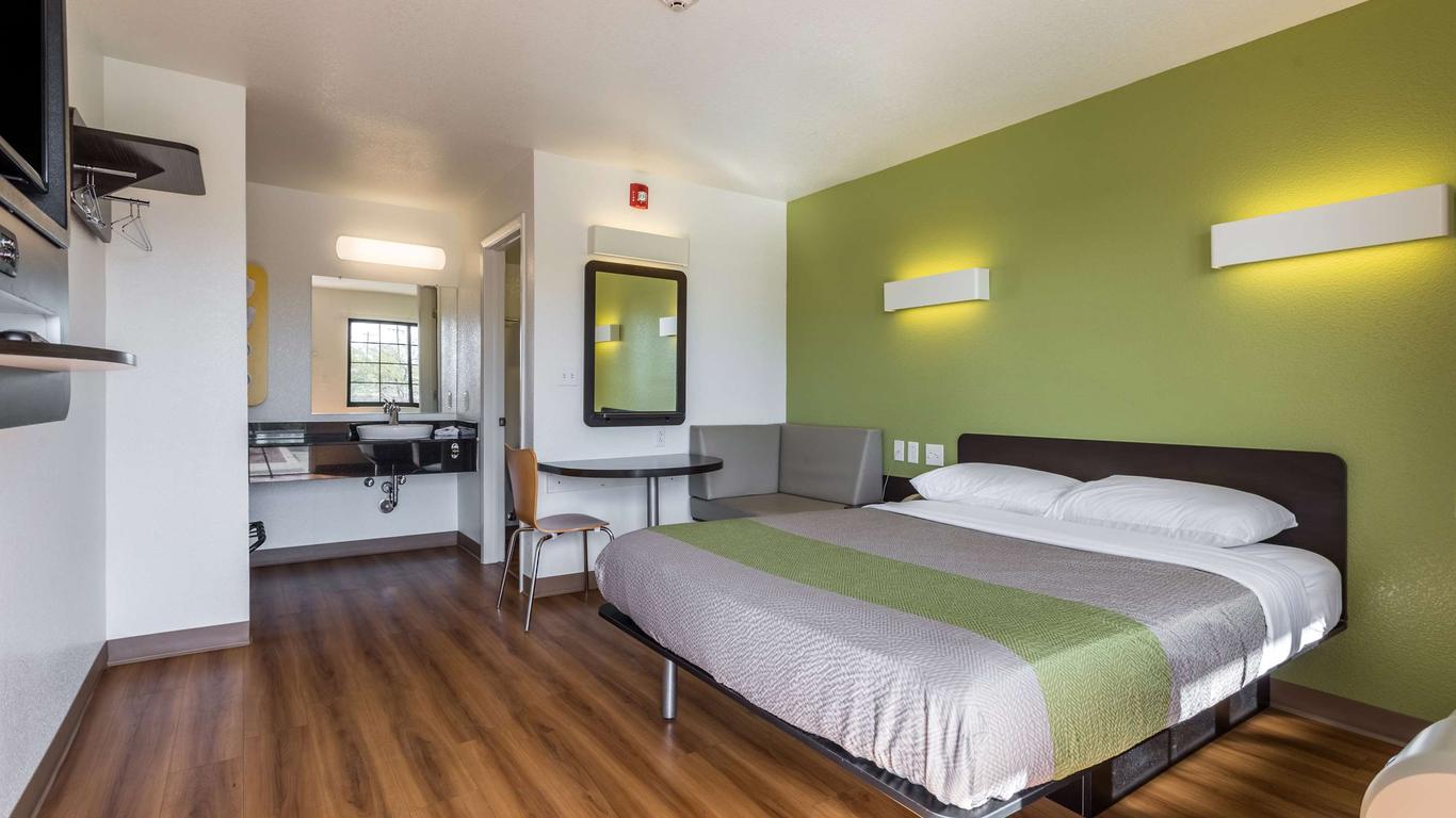 Motel 6 El Paso East, El Paso, TX, United States - Compare Deals