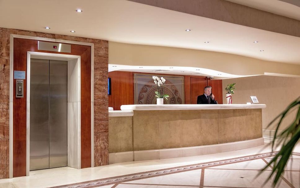 Front desk Photo