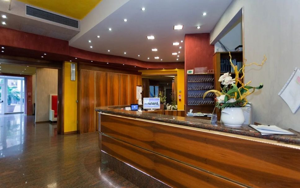 Front desk Photo