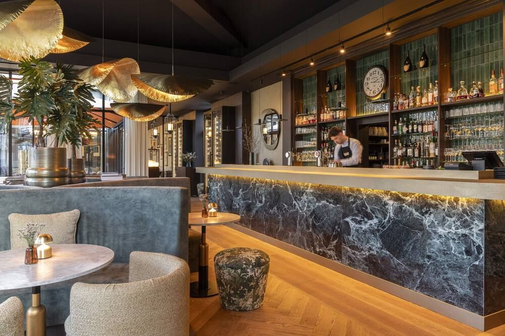 Bar Photo