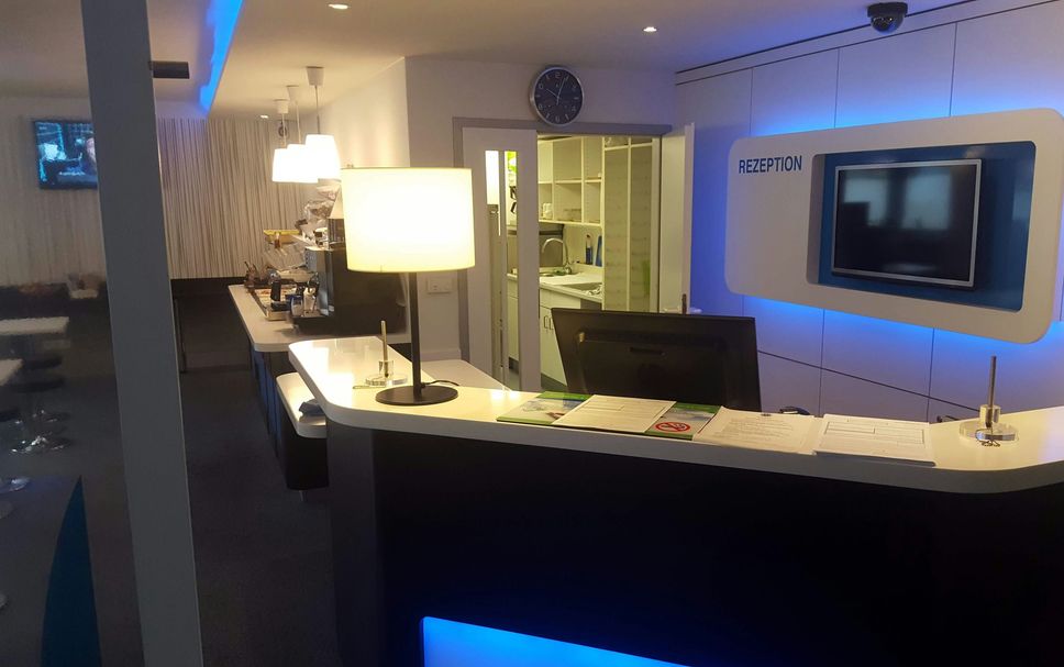 Front desk Photo