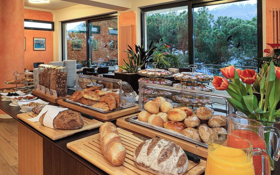 Buffet Photo