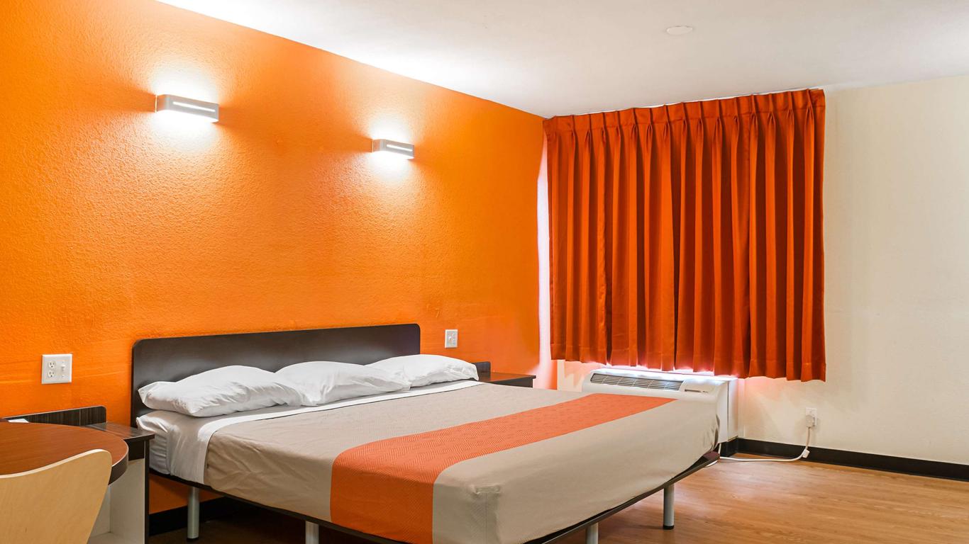 Motel 6 New Orleans - Near Downtown