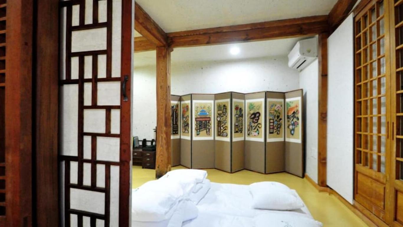 Gallery Jin Hanok Guesthouse