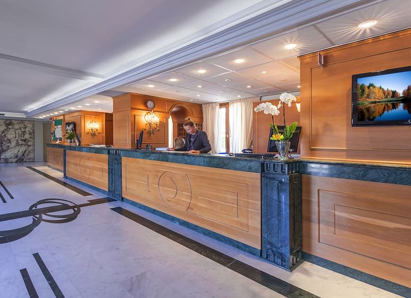 Front desk Photo