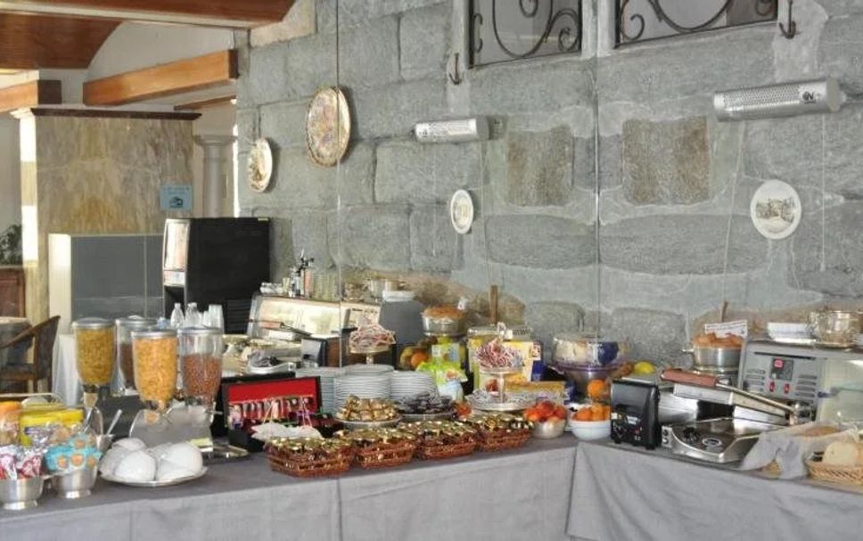 Buffet Photo