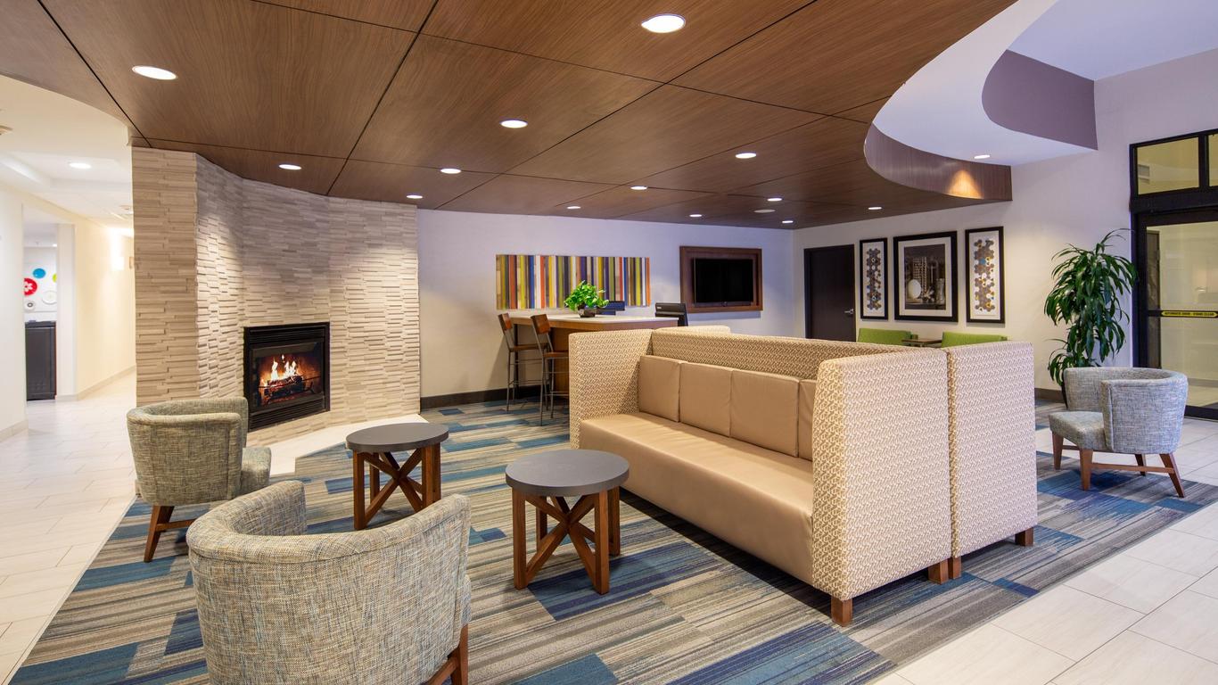 Holiday Inn Express Surprise, An IHG Hotel