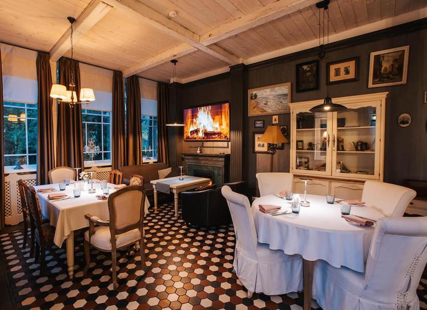 Restaurant Photo