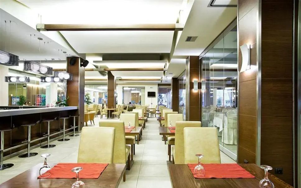Restaurant Photo