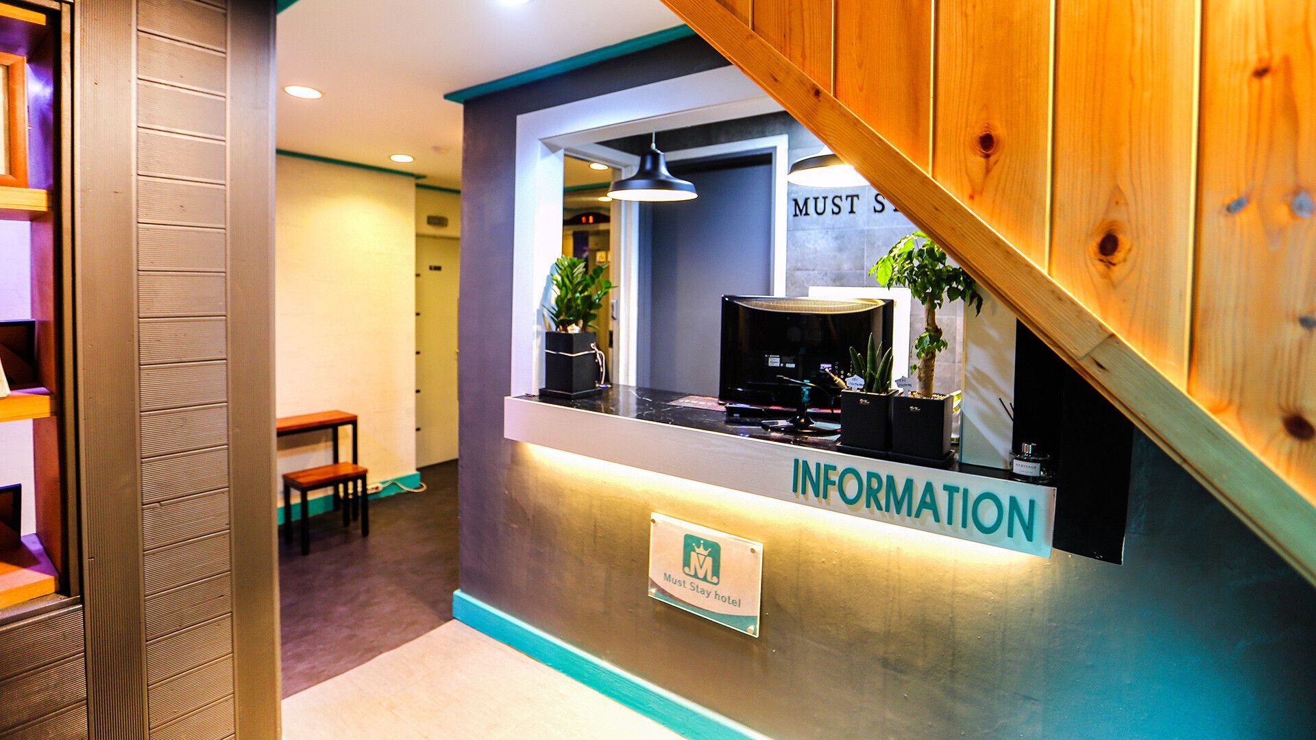 Front desk Photo