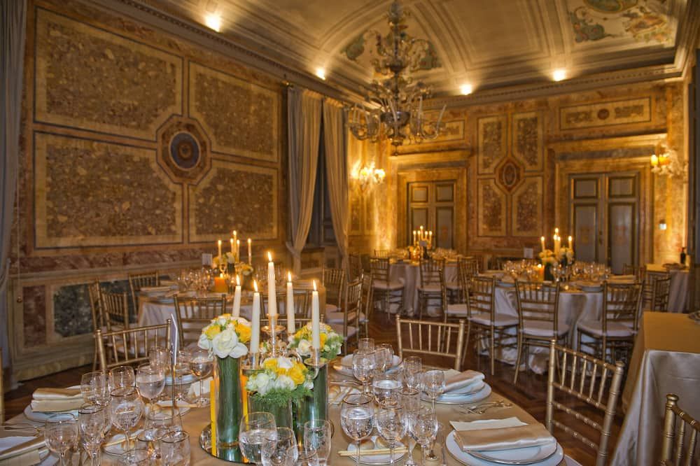 Banquet hall
