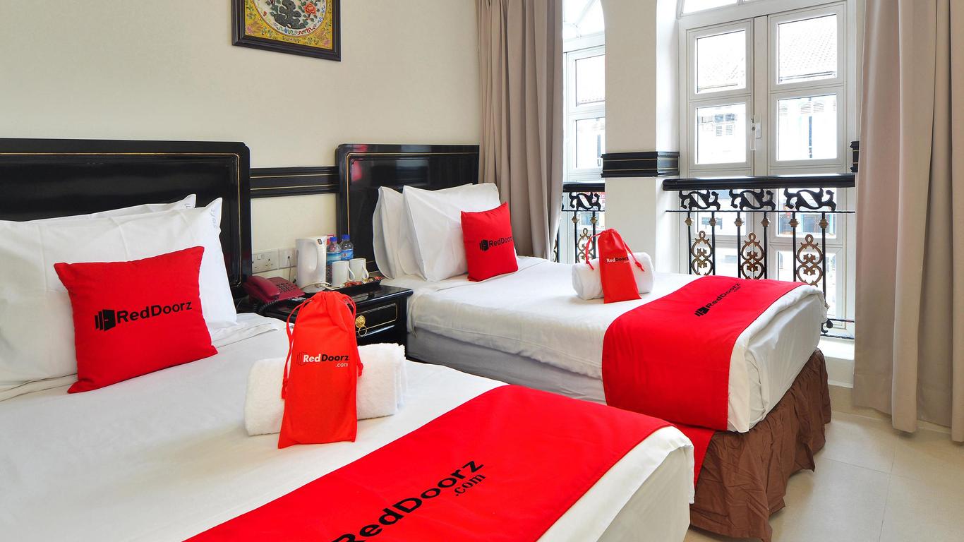 RedDoorz Near Marine Parade Cental (Sg Clean)