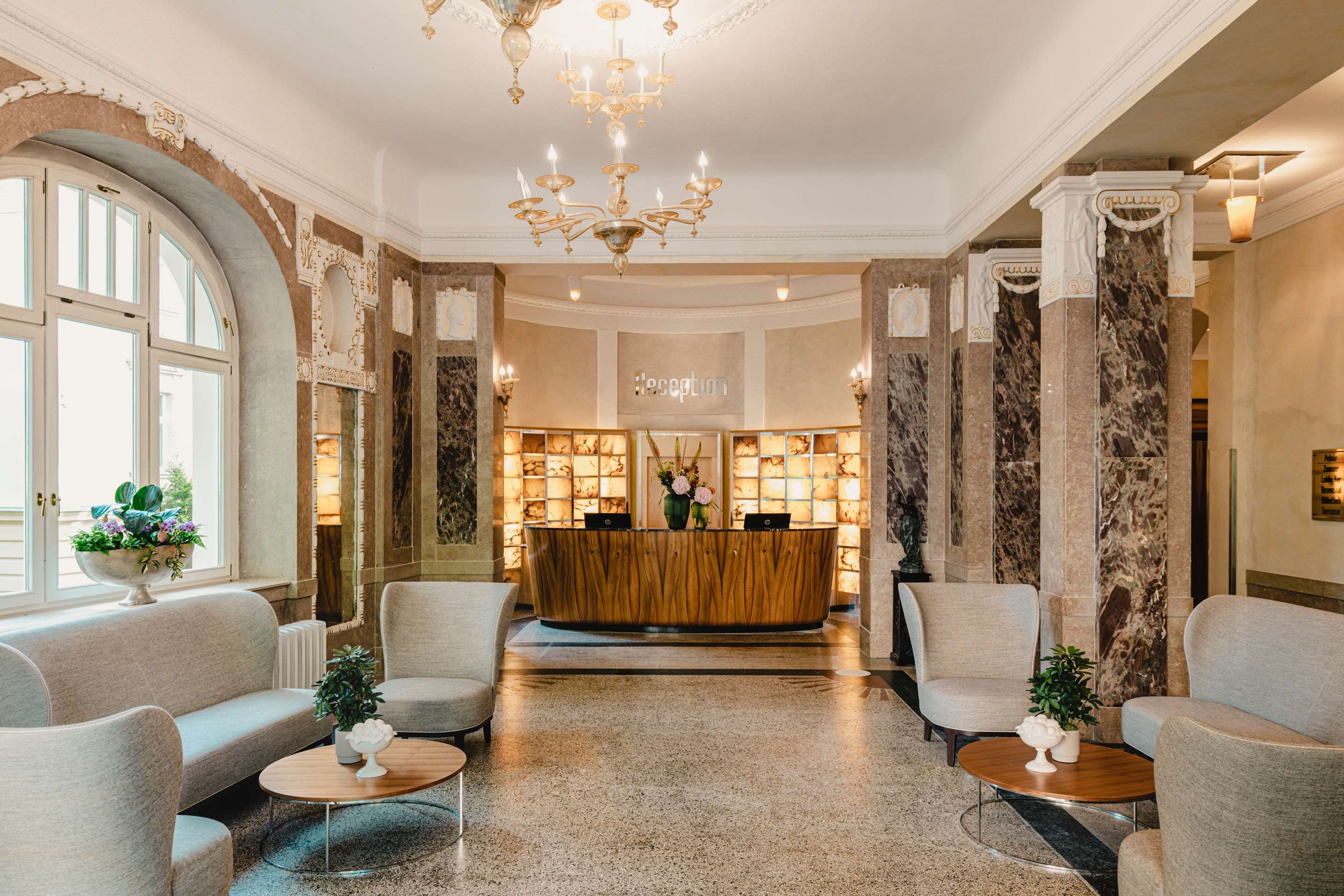 Front desk Photo