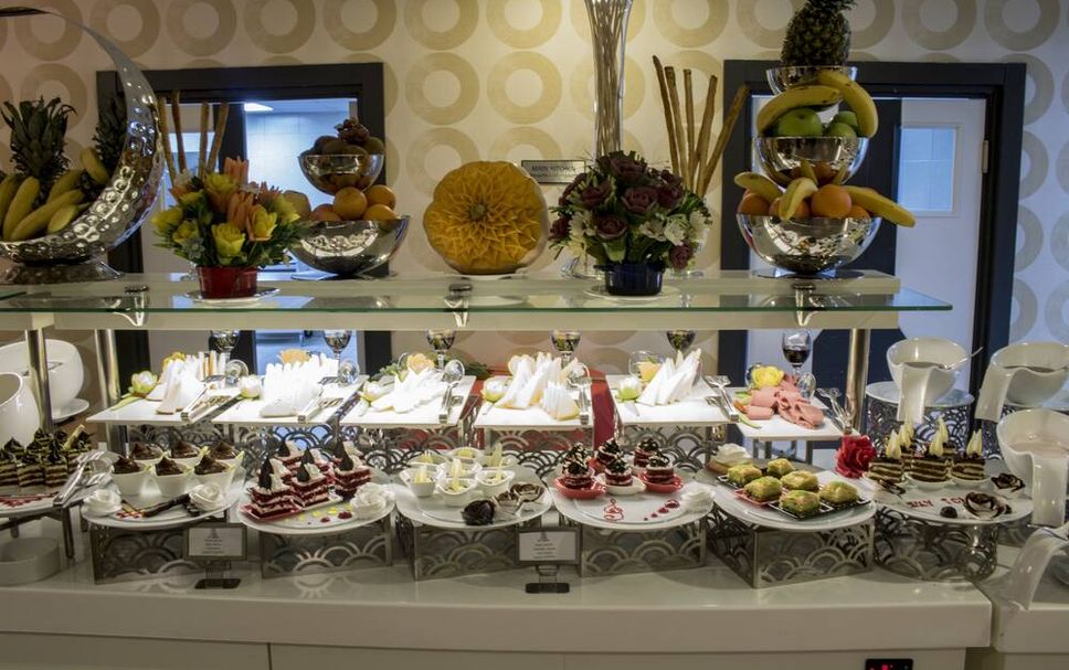 Buffet Photo
