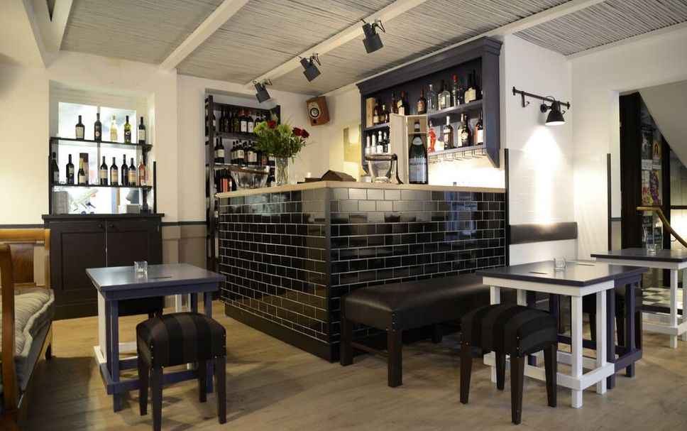 Bar Photo