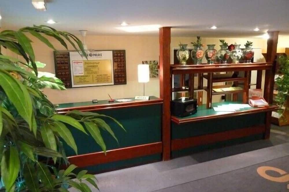 Front desk Photo