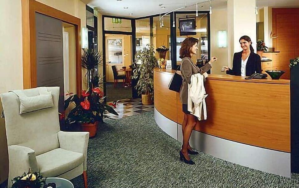 Front desk Photo