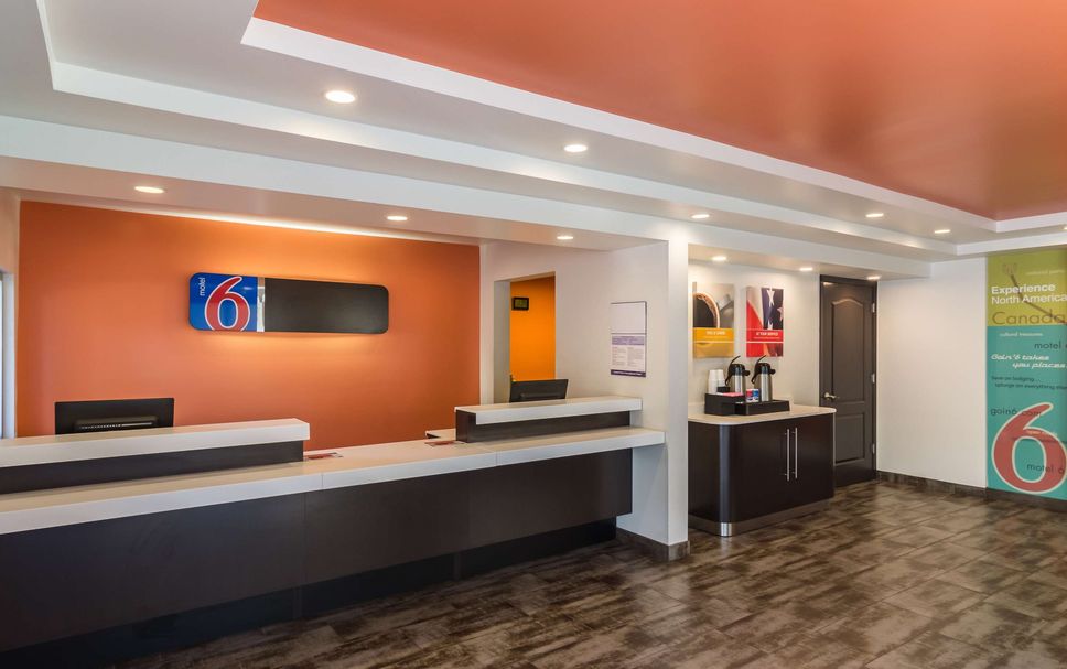 Front desk Photo