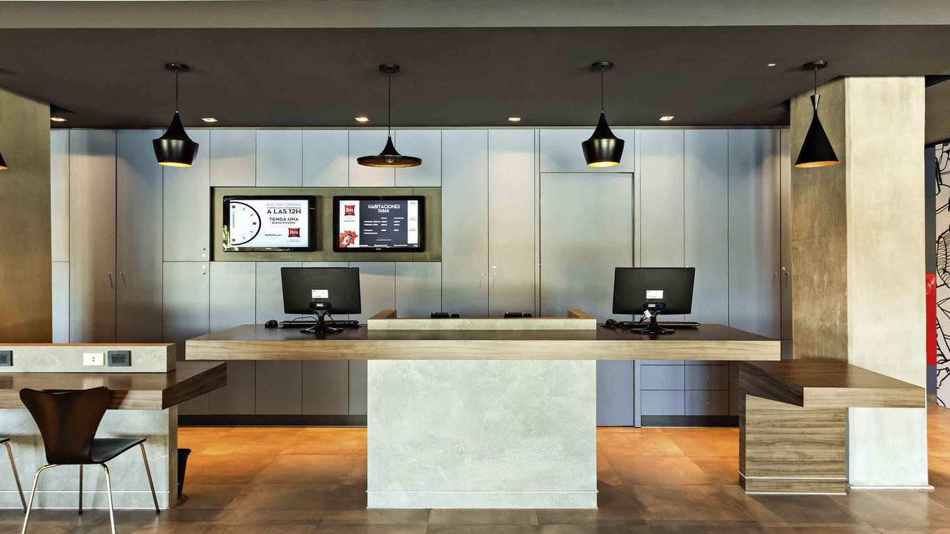 Ibis Pilar