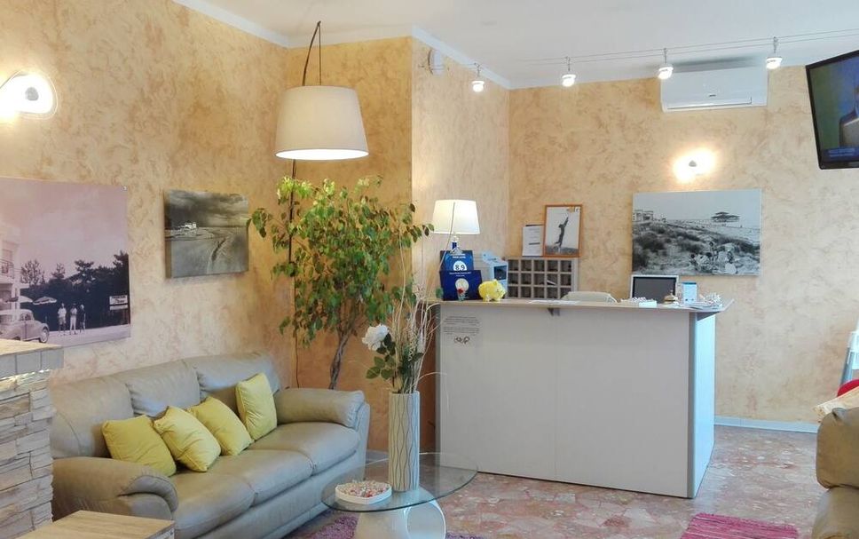 Front desk Photo