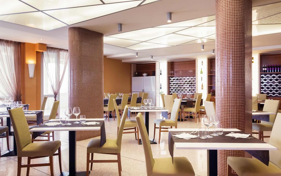 Restaurant Photo