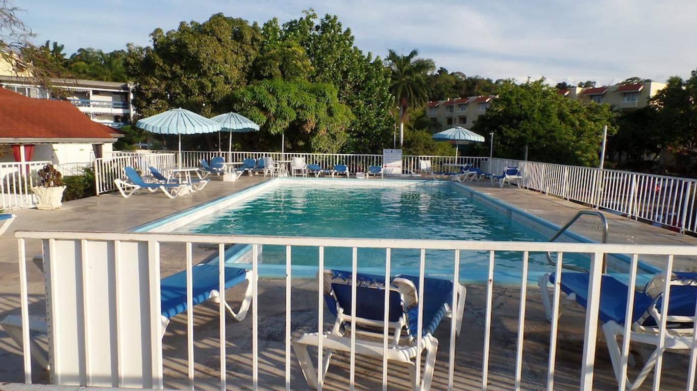 Rooms On the Hip Strip - Montego Bay