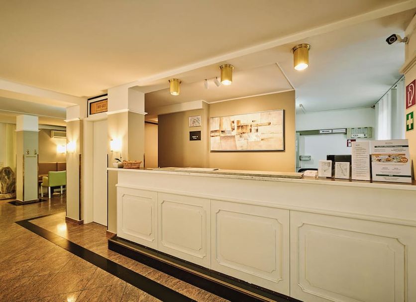 Front desk Photo
