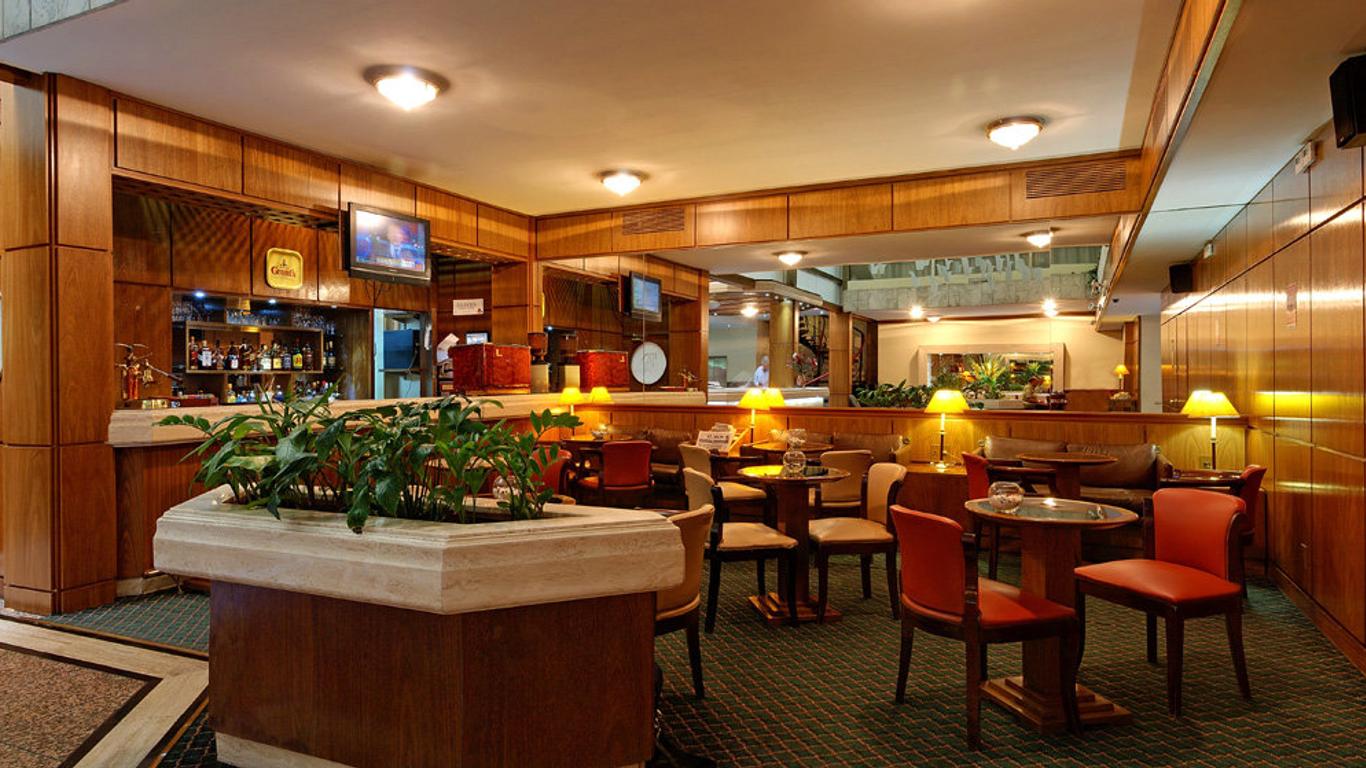 Balmoral Plaza