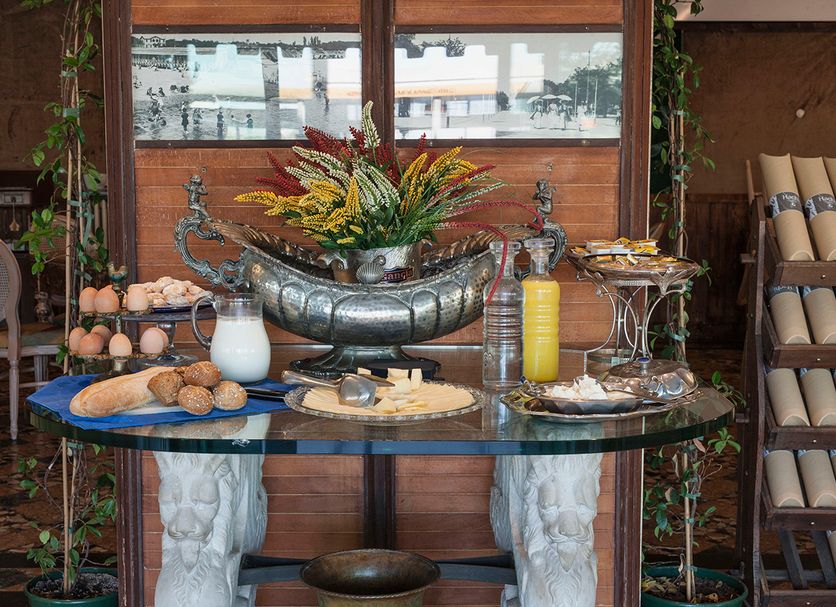 Buffet Photo